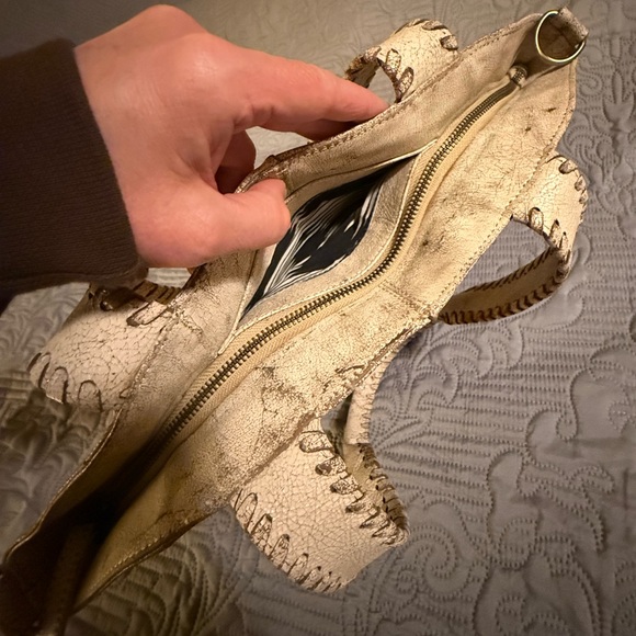 Latico, Cream Color Crackly Distressed Leather Purse/Small Tote in great cond. - Picture 7 of 12